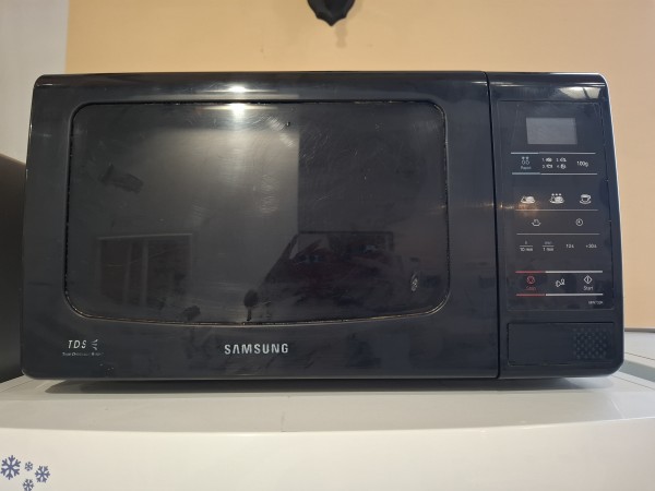 Használt Samsung MW733K-B Mikrohullámú Sütő [H16434] 